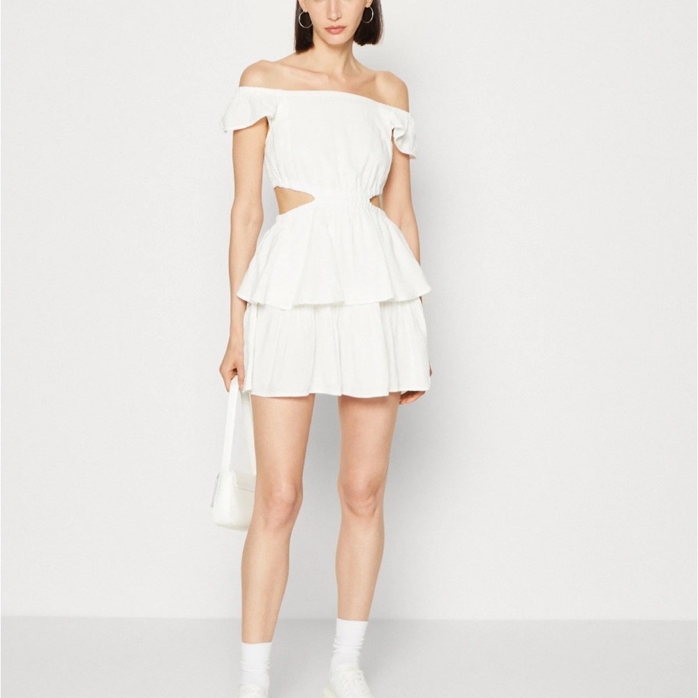 GAP Cutout Ruffle Dress. Size M. NWT